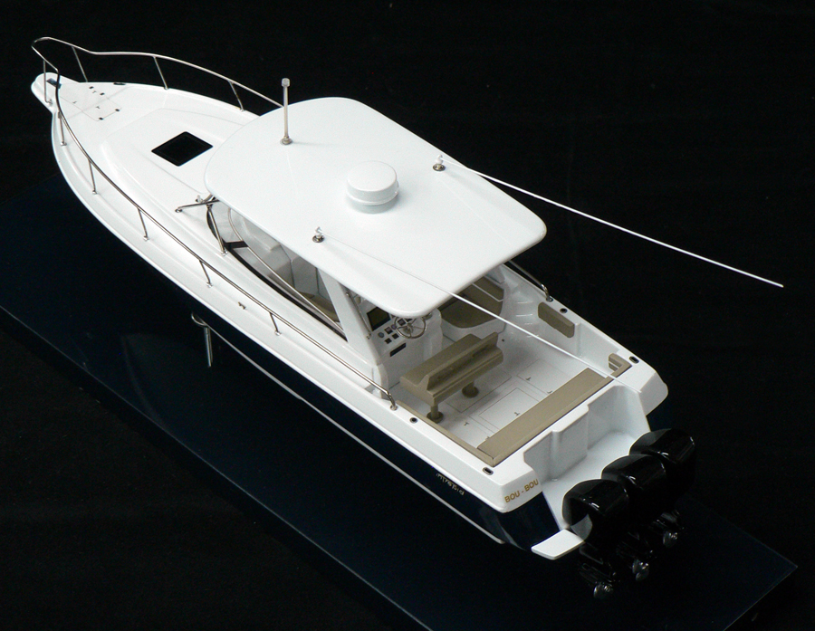 Custom Models - Intrepid Powerboats - INTREPID 390 - Abordage