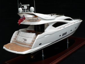 Custom Models - Sunseeker - Sunseeker 82 Motor Yacht "Mahaya" - Abordage
