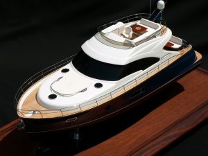 Custom Models - Belize - Belize 52 Flybridge - Abordage