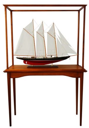 Display Cases - - Display case Acrylic with classic mahogany frame and legs - Abordage