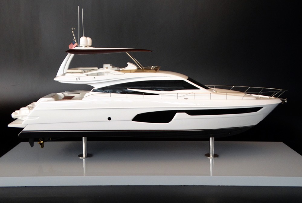 Custom Models - FERRETTI Yachts - FERRETTI 650 - Abordage