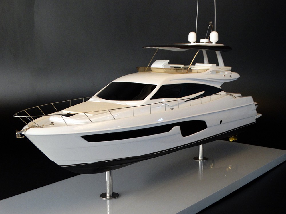 Custom Models - FERRETTI Yachts - FERRETTI 650 - Abordage