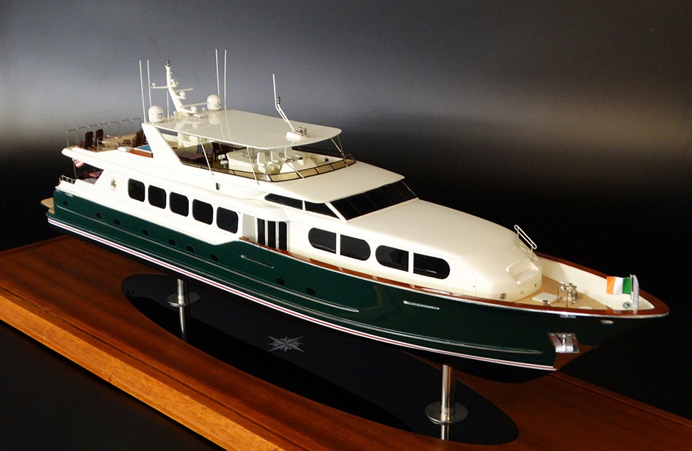 Custom Models - Broward - Broward 126 custom model - Abordage