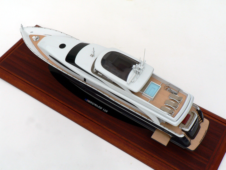 Custom Models - Broward - Broward 128 - Abordage