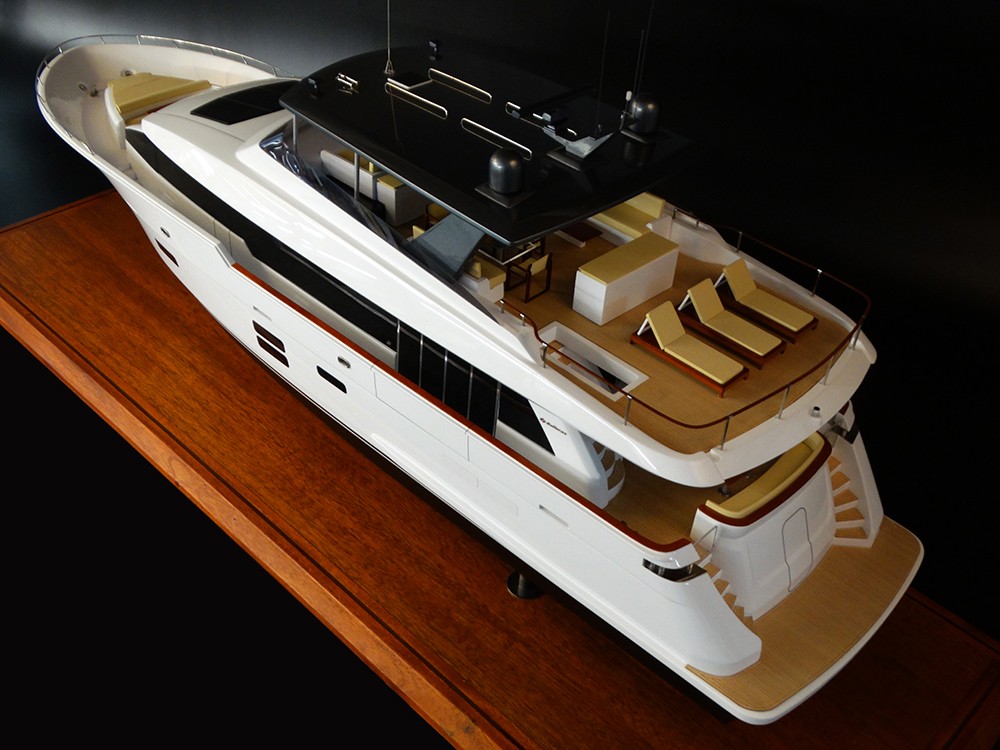 Custom Models - Hatteras - Hatteras 90 Motor Yacht Custom Model - Abordage