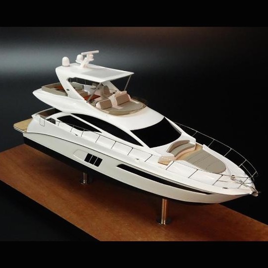 Custom Desk Models - Sea Ray - Sea Ray L590 Flybridge desk model - Abordage