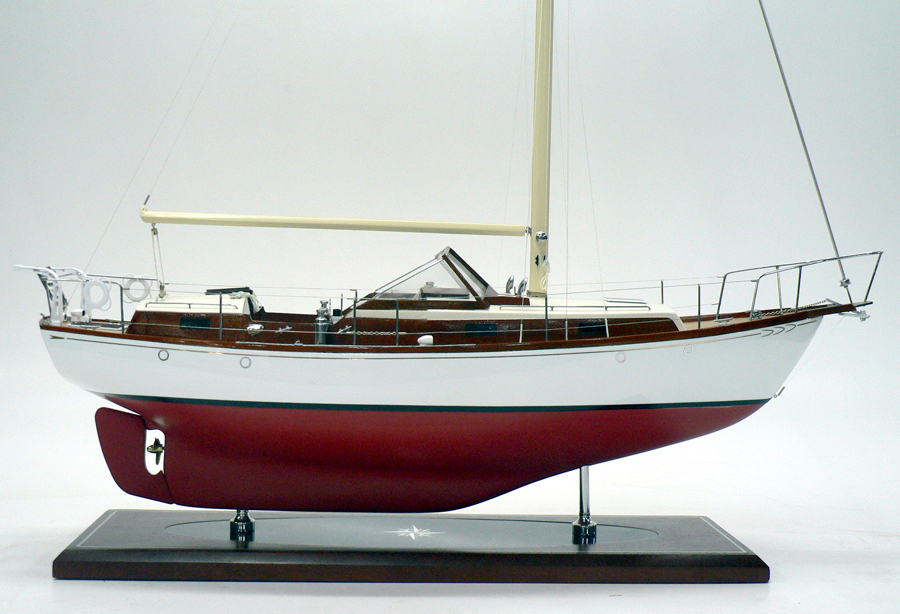 Custom Models - Chris Craft - Chris Craft Center Cockpit Motorsailor "No Redemption" - Abordage