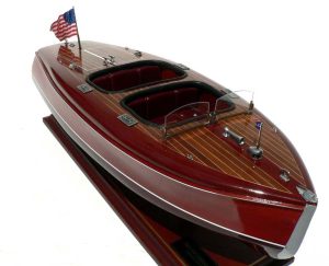 Custom Models - Chris Craft - Chris Craft Barrelback "Celia" - Abordage