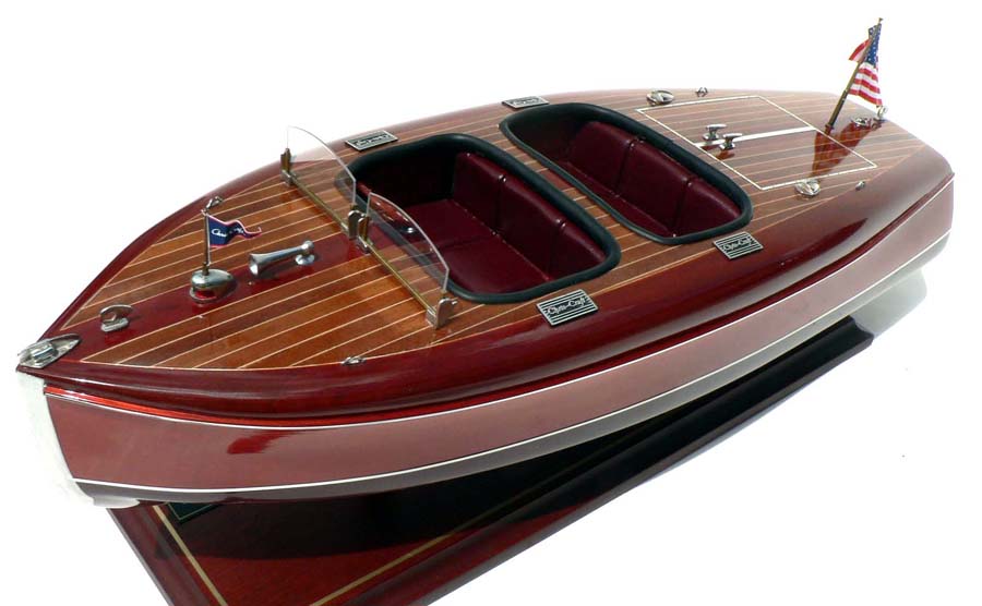 Custom Models - Chris Craft - Chris Craft Barrelback "Celia" - Abordage