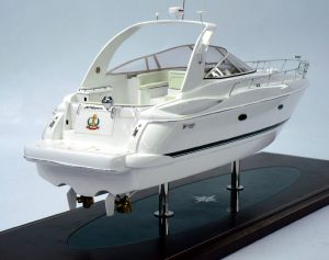 Custom Models - Cruisers Yachts - Cruisers Yachts 370 Express "M.D.J - Abordage