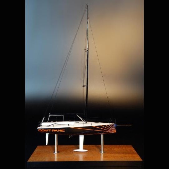 Custom Desk Models - C&C Yachts - C&C 30 desk model - Abordage