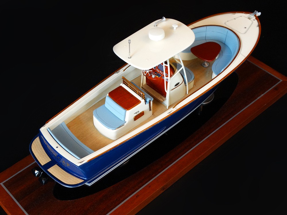 Custom Desk Models - Hinckley - Hinckley 29 Center Console desk model - Abordage