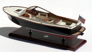 Custom Models - Hinckley - Hinckley Talaria 29 "Green Stamps" - Abordage