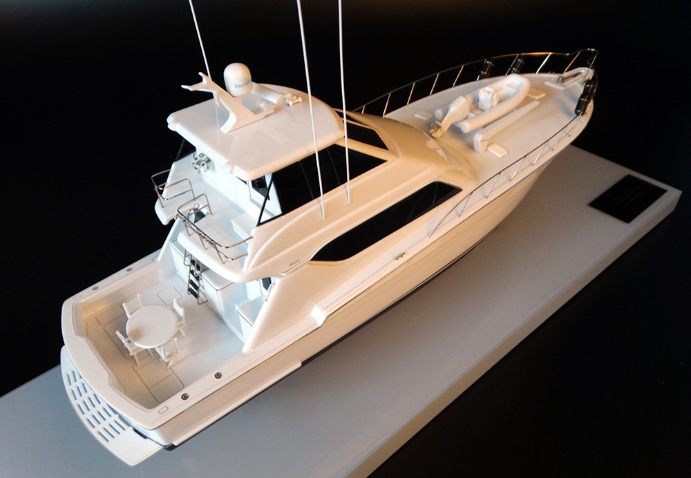 Custom Models - Hatteras - Hatteras 60 with enclosed flybridge custom model - Abordage