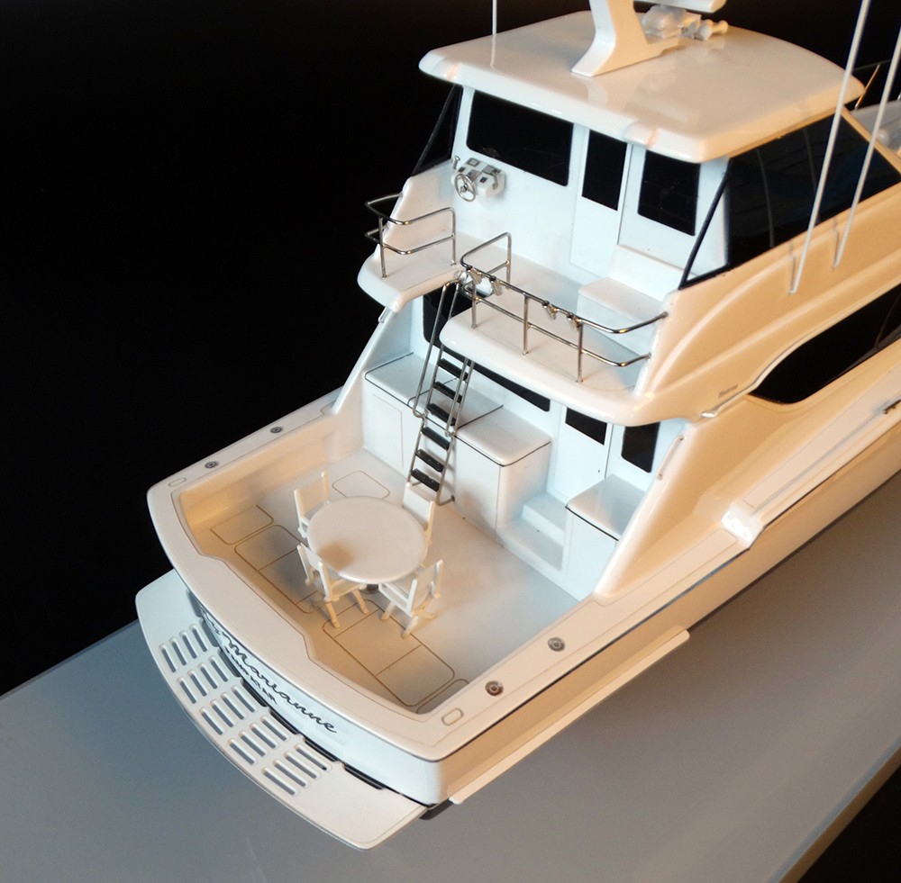 Custom Models - Hatteras - Hatteras 60 with enclosed flybridge custom model - Abordage