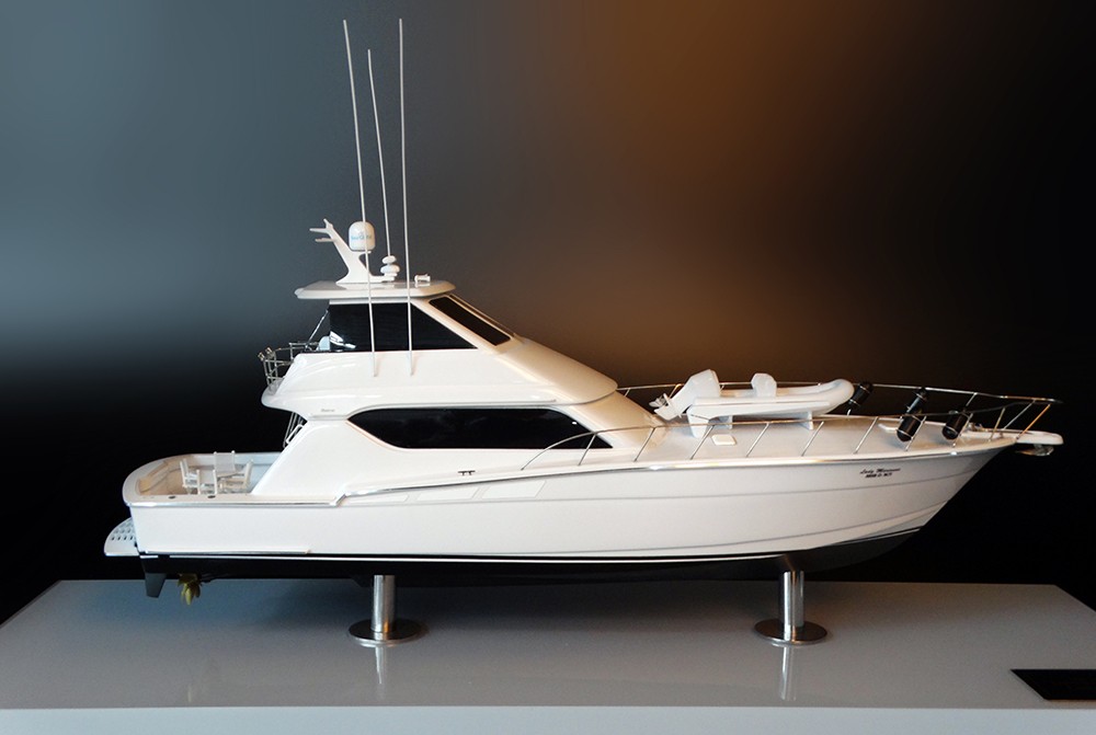 Custom Models - Hatteras - Hatteras 60 with enclosed flybridge custom model - Abordage