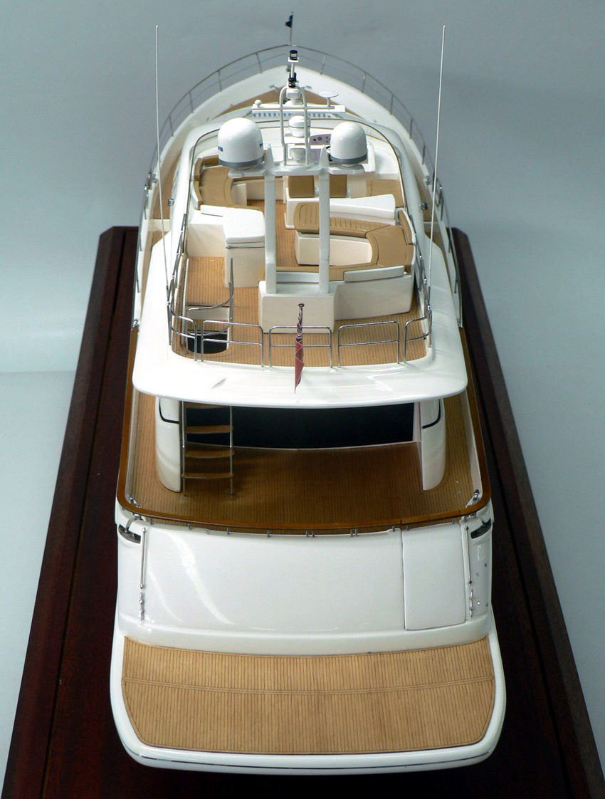 Custom Models - Fairline - Fairline Squadron 78 - Abordage