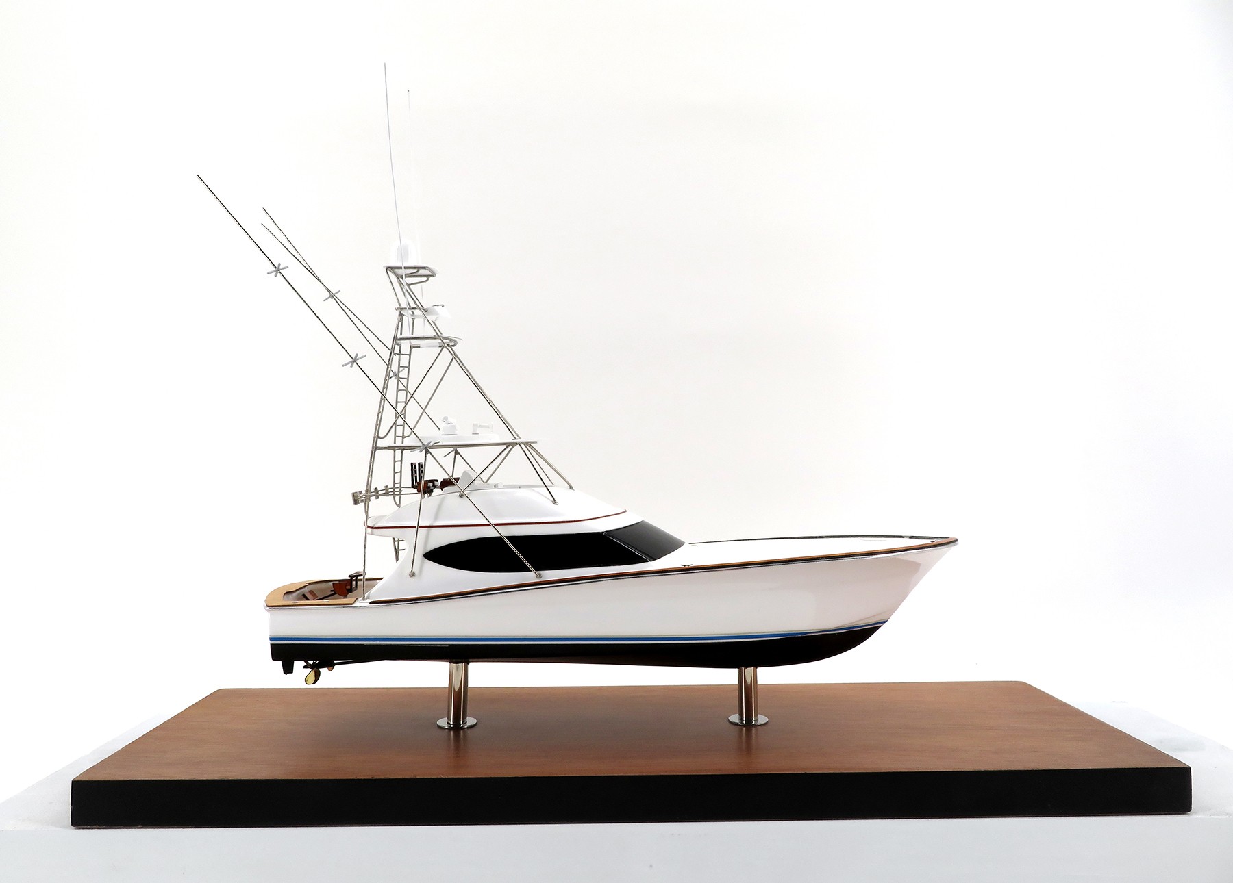 Custom Models - Hatteras - Hatteras 63 GT custom desk model - Abordage