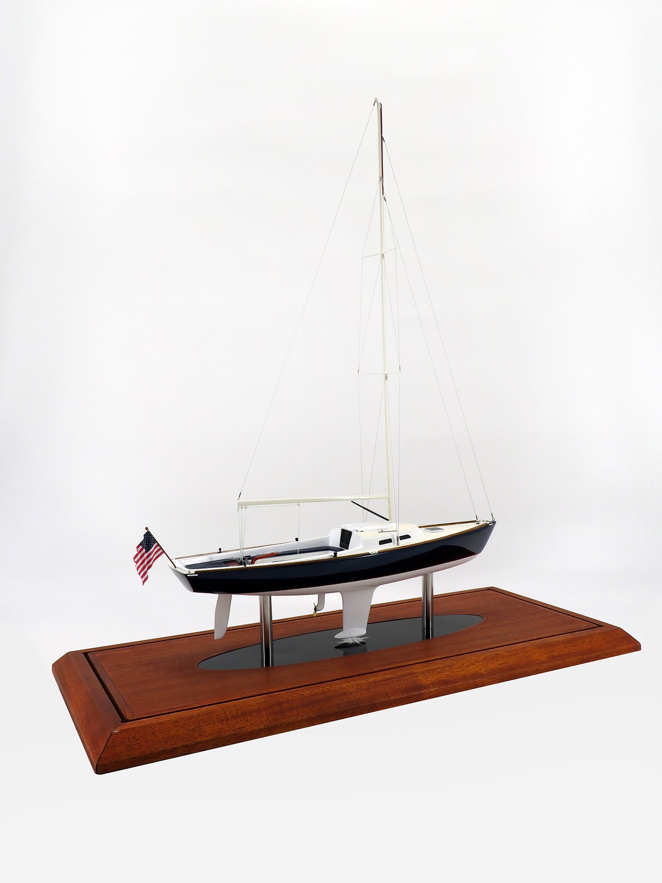 Custom Models - - E33 daysailer custom model - Abordage