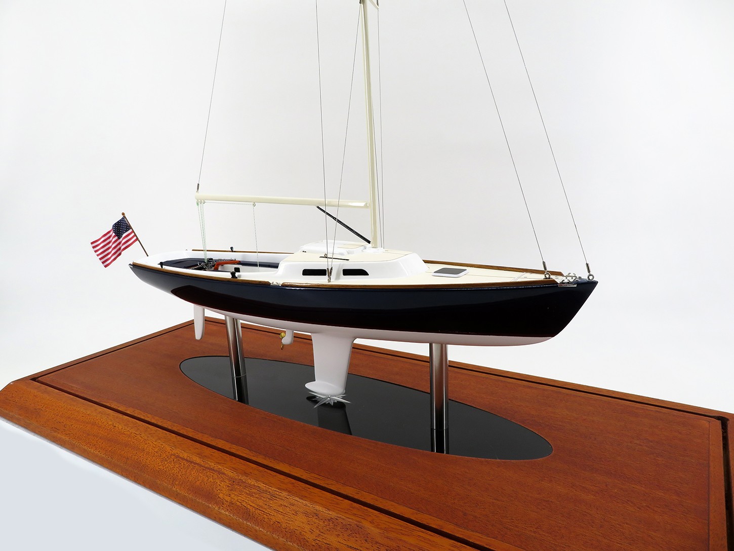 Custom Models - - E33 daysailer custom model - Abordage