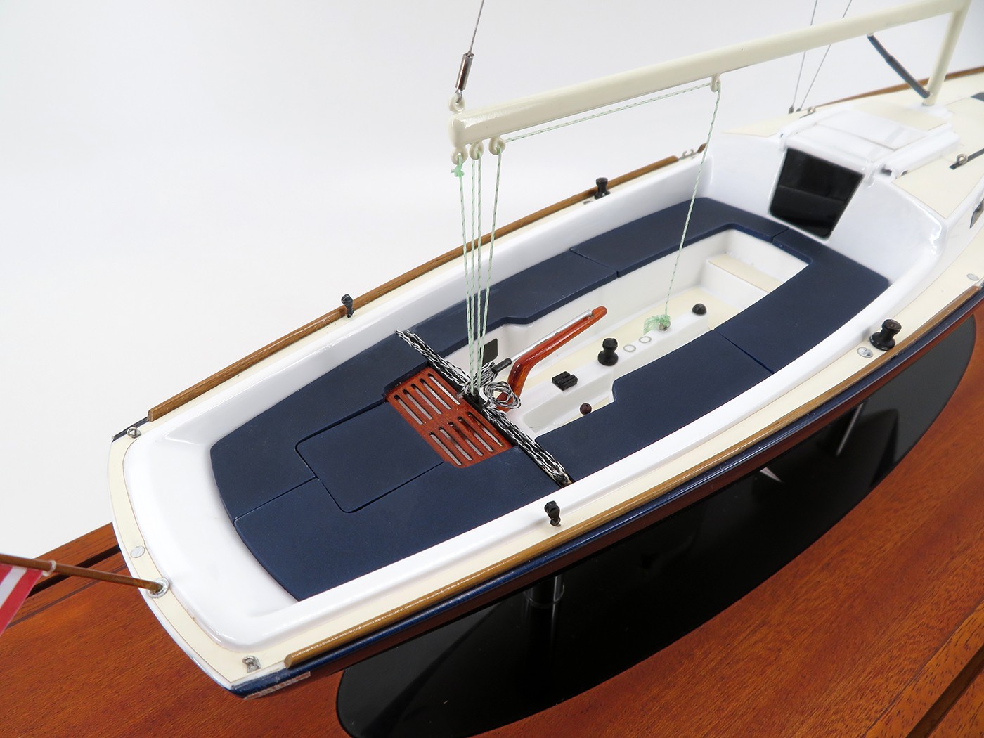 Custom Models - - E33 daysailer custom model - Abordage