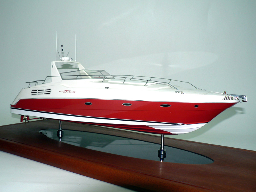 Custom Models - Riva - Riva 51 Turborosso - Abordage