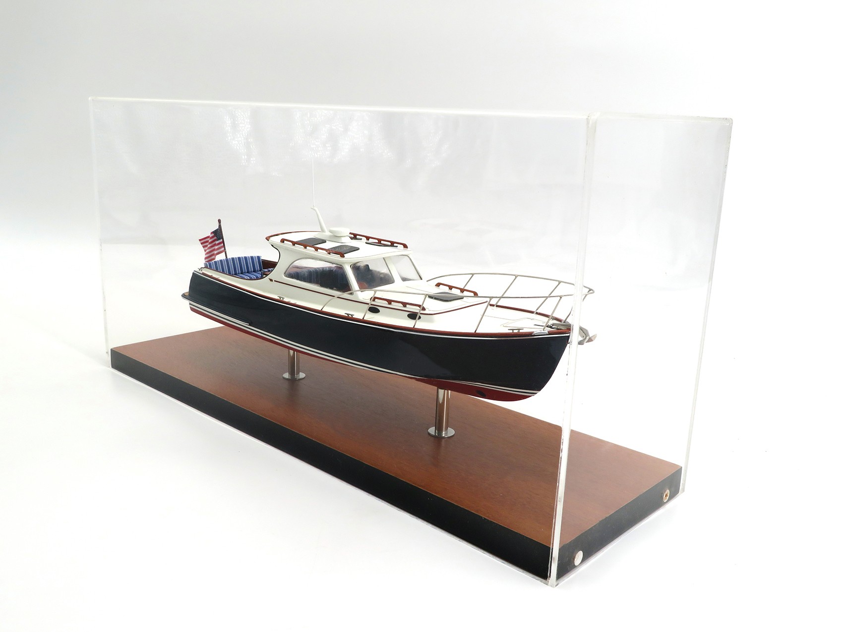 Custom Desk Models - Hinckley - Hinckley PicNic 36 custom desk model - Abordage
