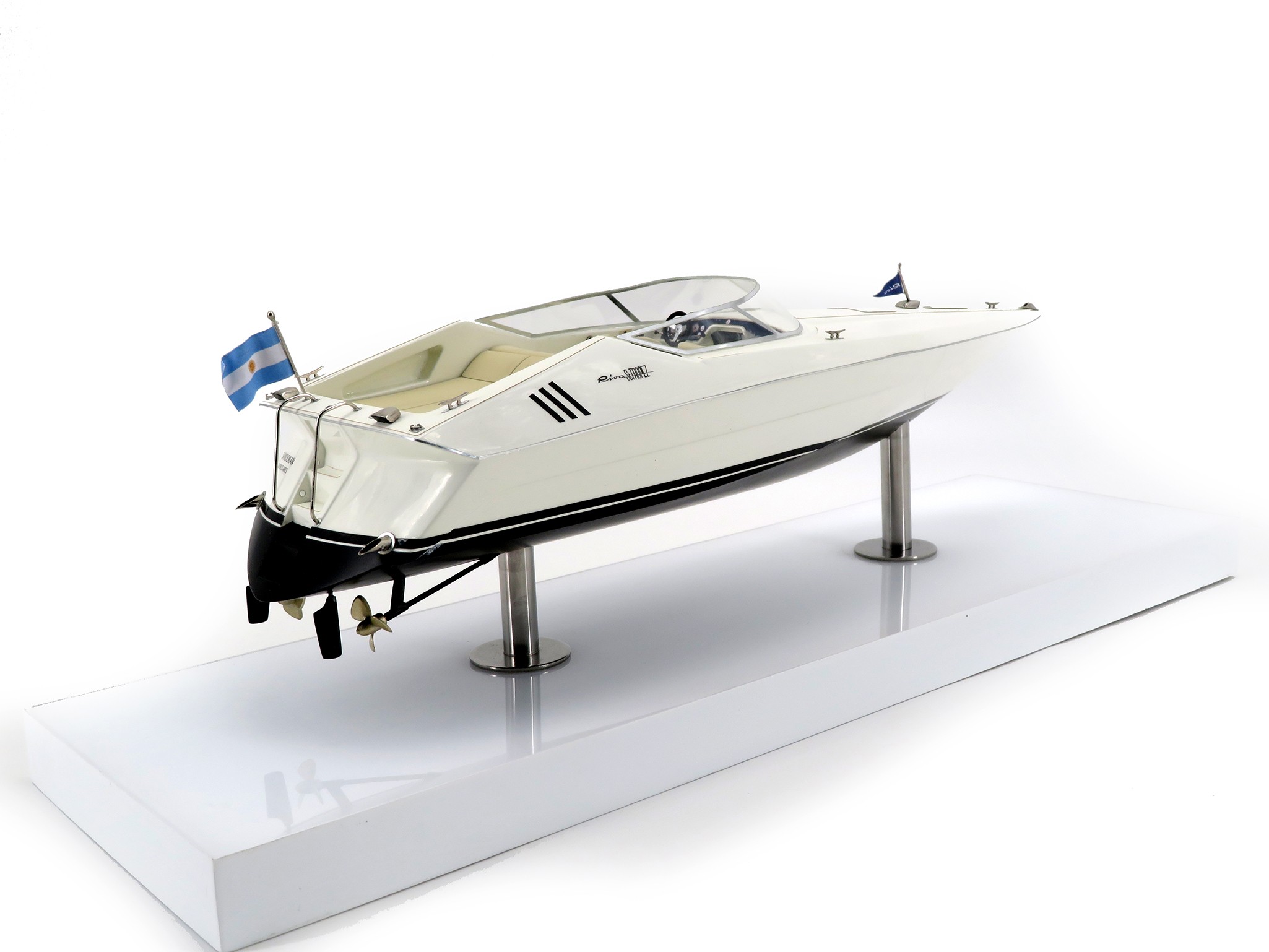 Custom Models - Riva - Riva St Tropez custom model - Abordage