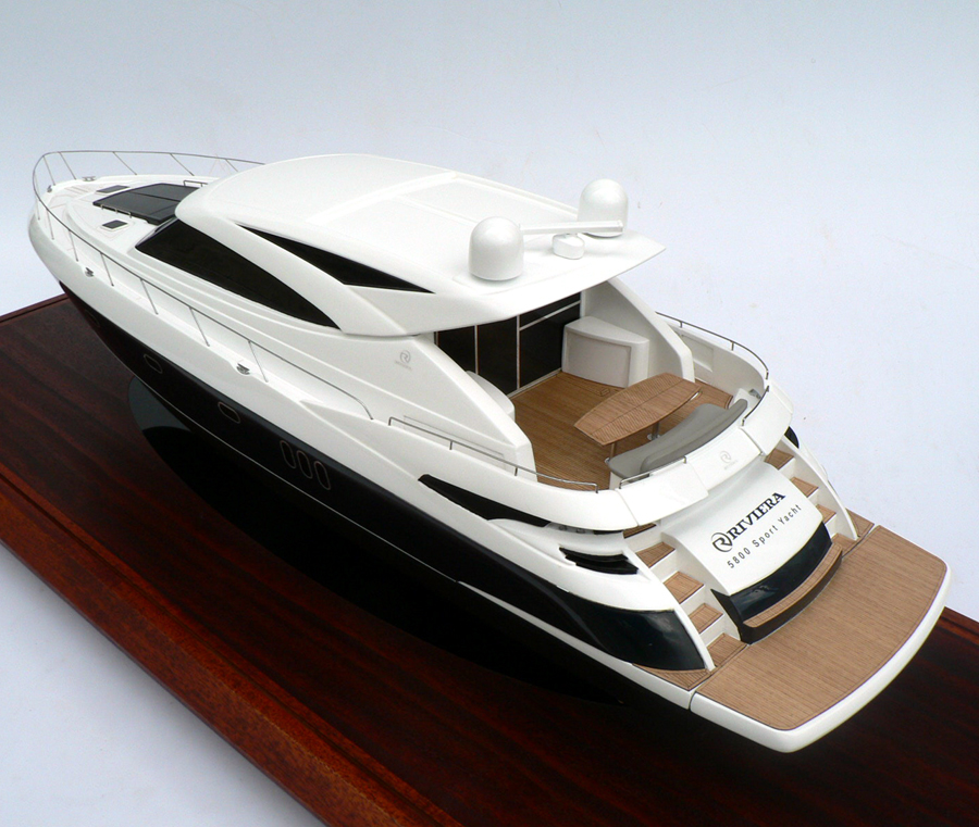 Custom Models - Riviera - Riviera 5800 Sport Yacht - Abordage