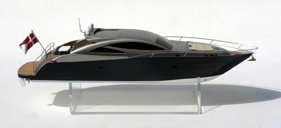 Custom Models - Royal Denship - Royal Denship 82' - Abordage