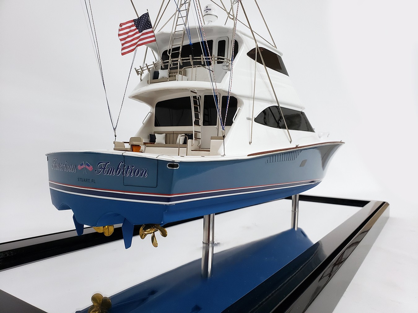 Custom Models - Viking Yachts - Viking 82 custom model replica - Abordage