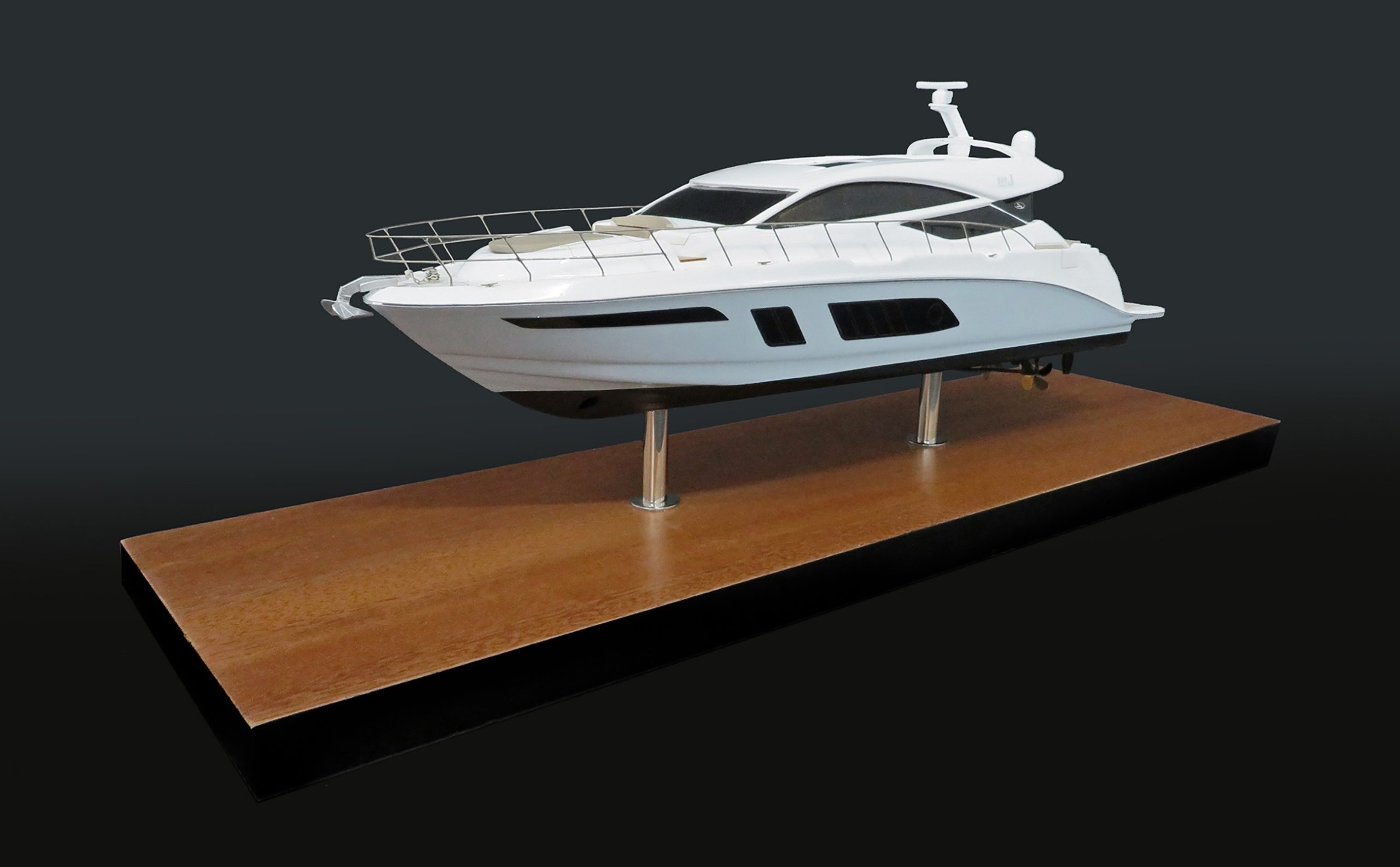 Custom Desk Models - Sea Ray - Sea Ray L650 Express desk model - Abordage