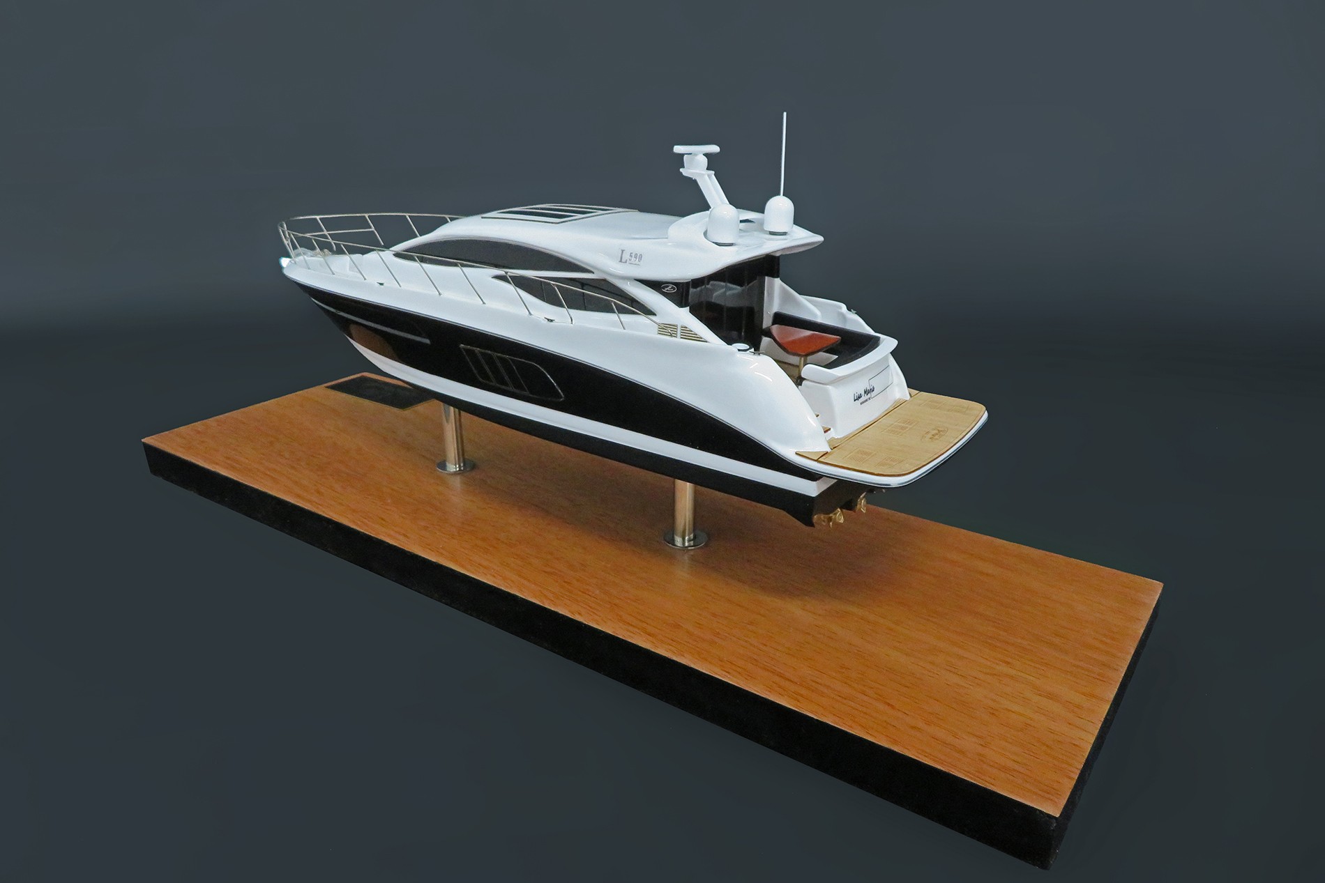 Custom Desk Models - Sea Ray - Sea Ray L590 Express custom desk model - Abordage