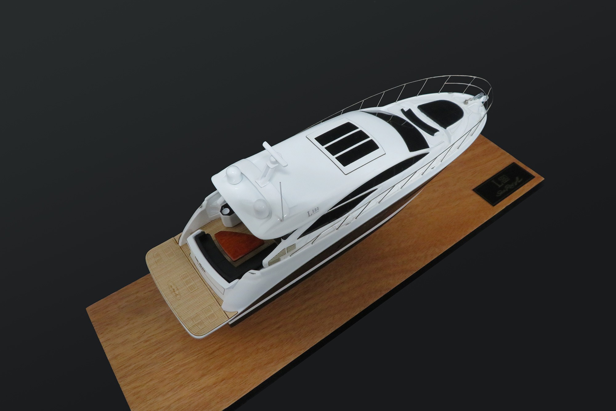 Custom Desk Models - Sea Ray - Sea Ray L590 Express custom desk model - Abordage