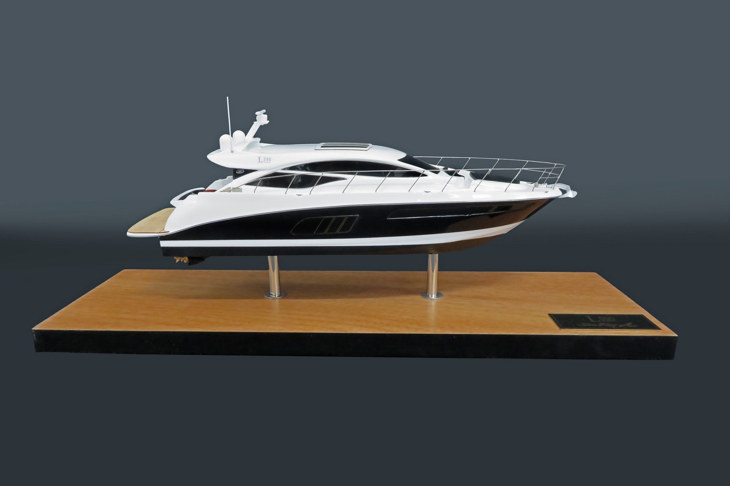 Custom Desk Models - Sea Ray - Sea Ray L590 Express custom desk model - Abordage