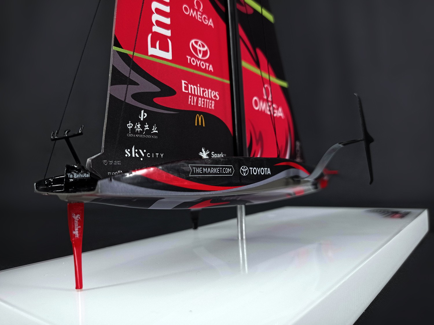 Desk Models - - AC 75 Te Rehutai Emirates Team New Zealand desk model 2021 MN-A101 - Abordage