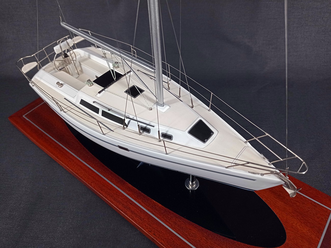 Custom Desk Models - Catalina - Catalina 320 desk model - Abordage