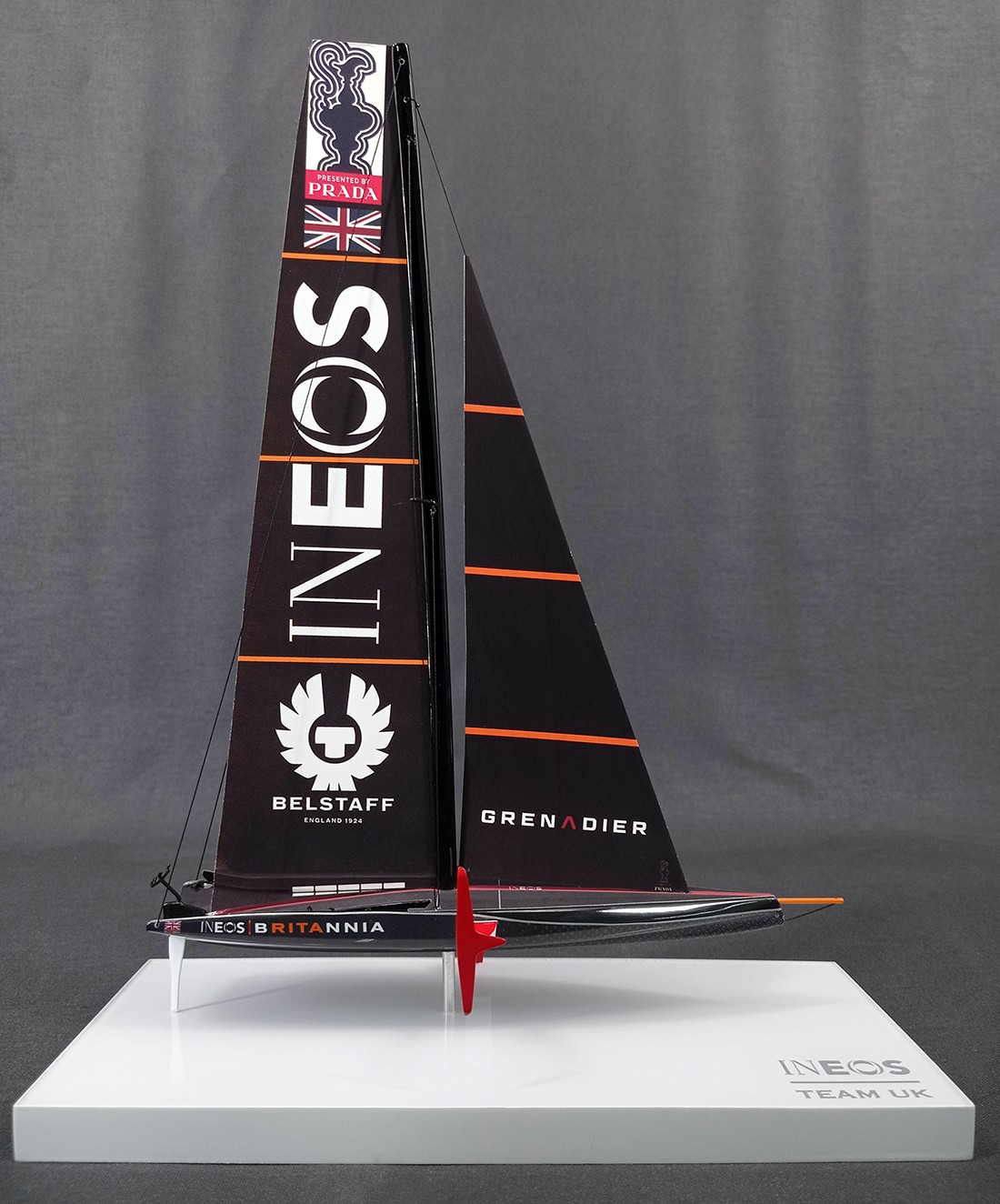 America's Cup Boats - - AC 75 INEOS TEAM UK desk model 2021 MN-A102 - Abordage