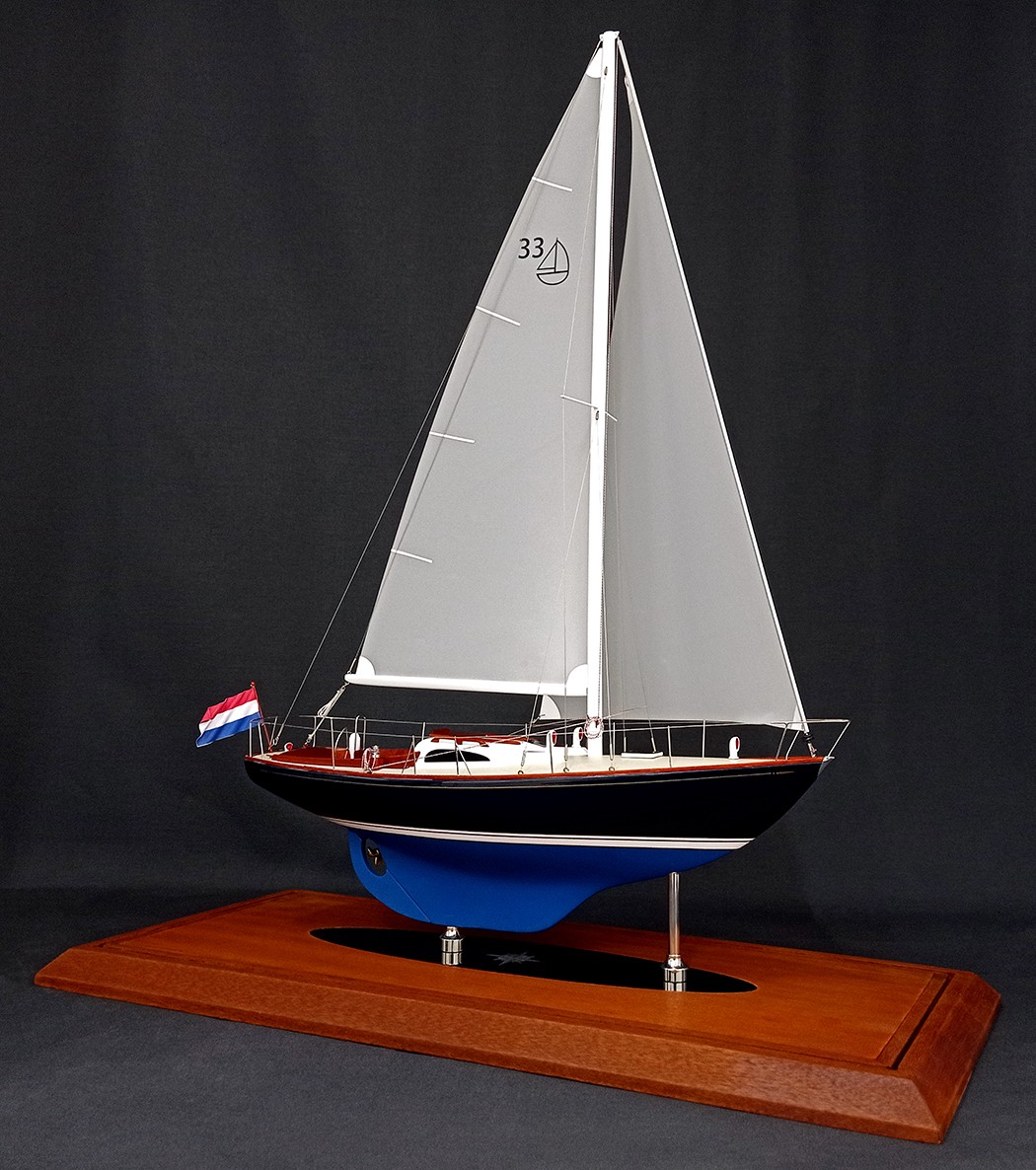 Custom Models - - Medalist 33 custom sailboat - Abordage