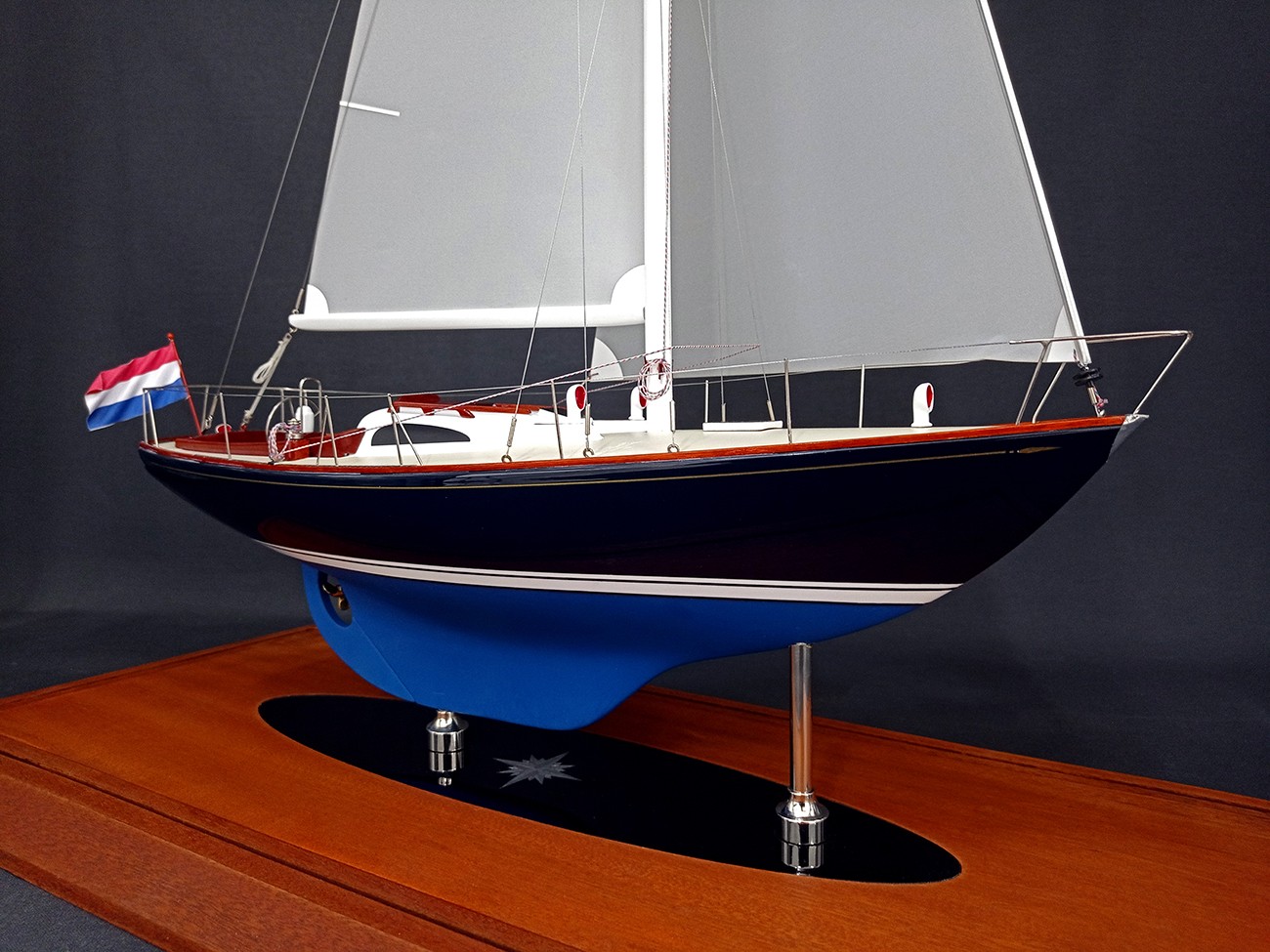 Custom Models - - Medalist 33 custom sailboat - Abordage