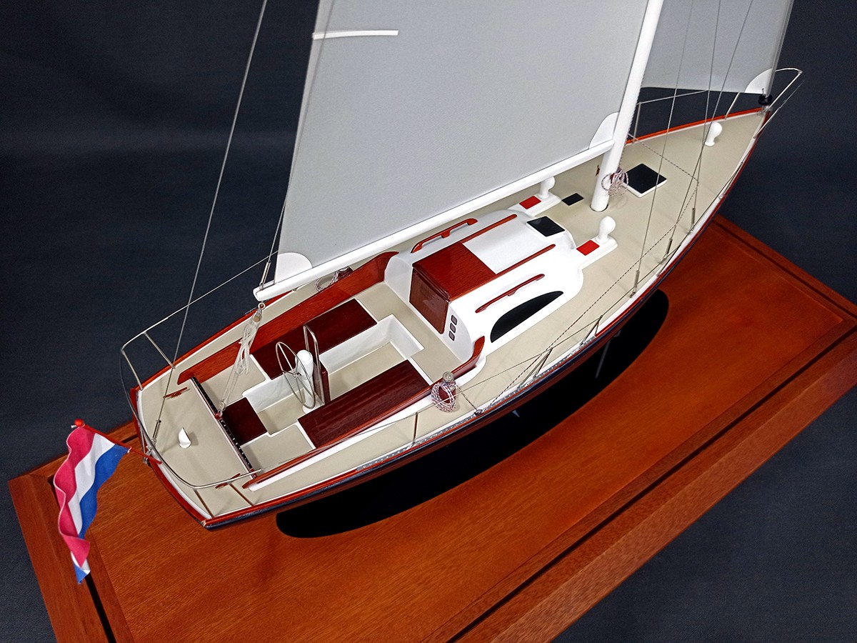 Custom Models - - Medalist 33 custom sailboat - Abordage