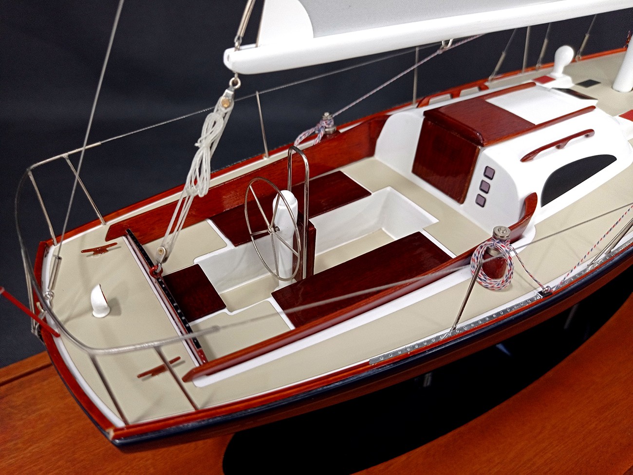 Custom Models - - Medalist 33 custom sailboat - Abordage