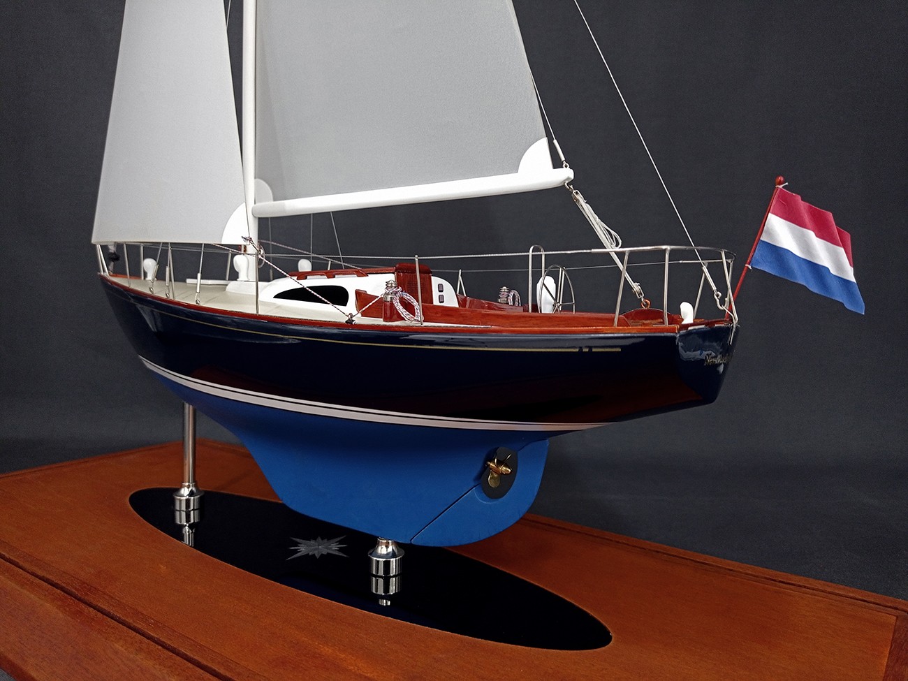 Custom Models - - Medalist 33 custom sailboat - Abordage