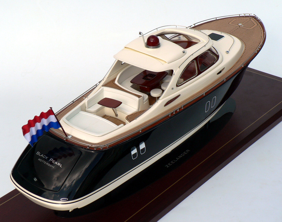 Custom Models - Zeelander - Zeelander 44 Black "Black Pearl" - Abordage