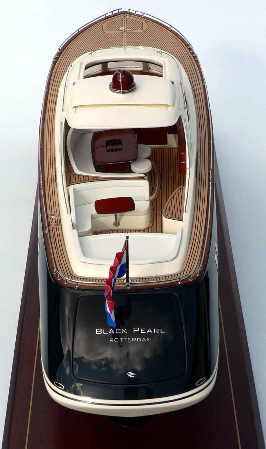 Custom Models - Zeelander - Zeelander 44 Black "Black Pearl" - Abordage