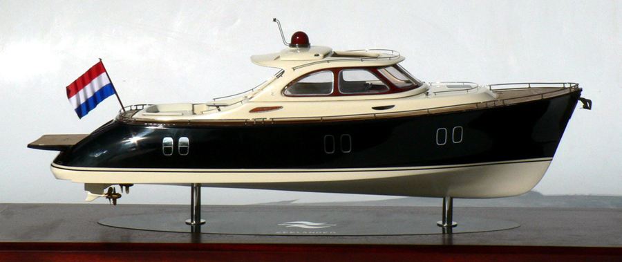 Custom Models - Zeelander - Zeelander 44 Black "Black Pearl" - Abordage
