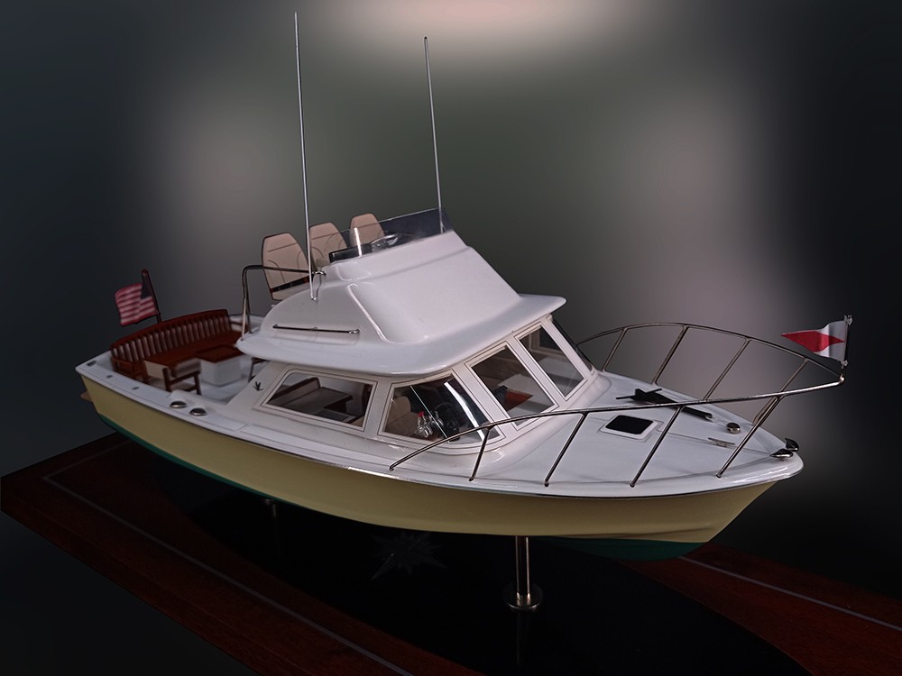 Custom Desk Models - Bertram - Bertram 31 custom desk model with interior details - Abordage