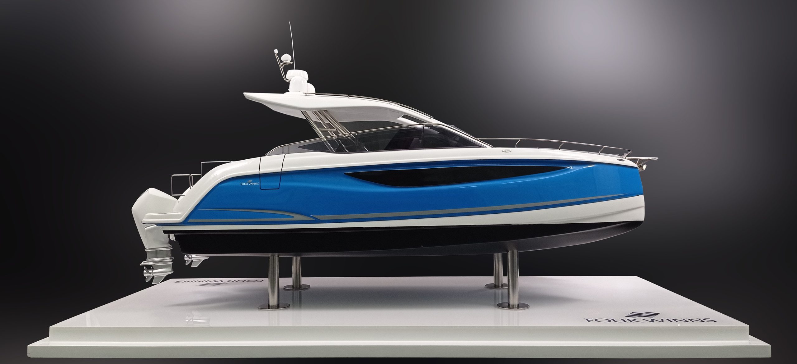 Custom Models - FOUR WINNS - Four Winns TH36 PowerCat - Abordage