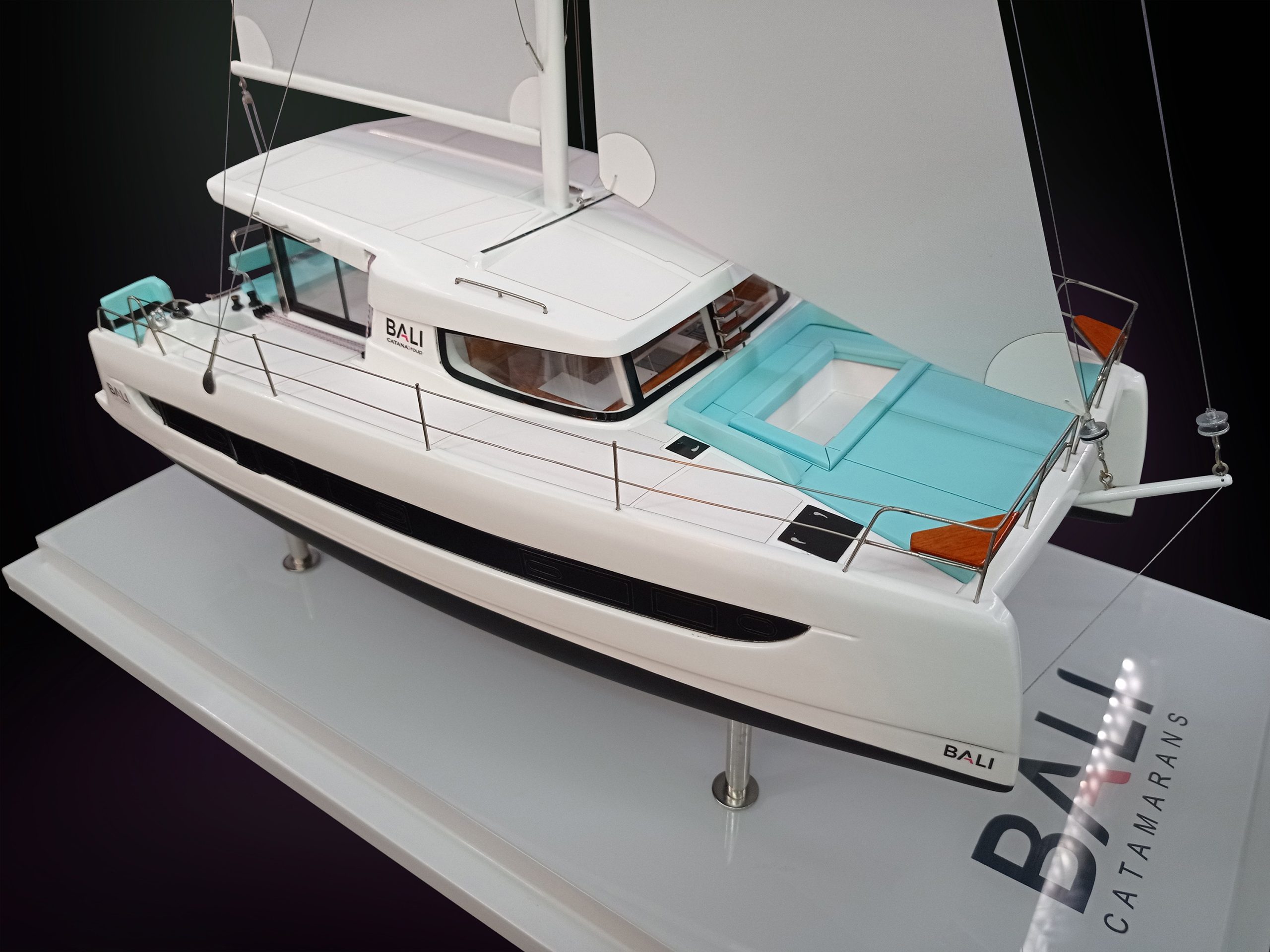 Custom Models - Catana - Bali CATSMART 11.78 m custom model - Abordage