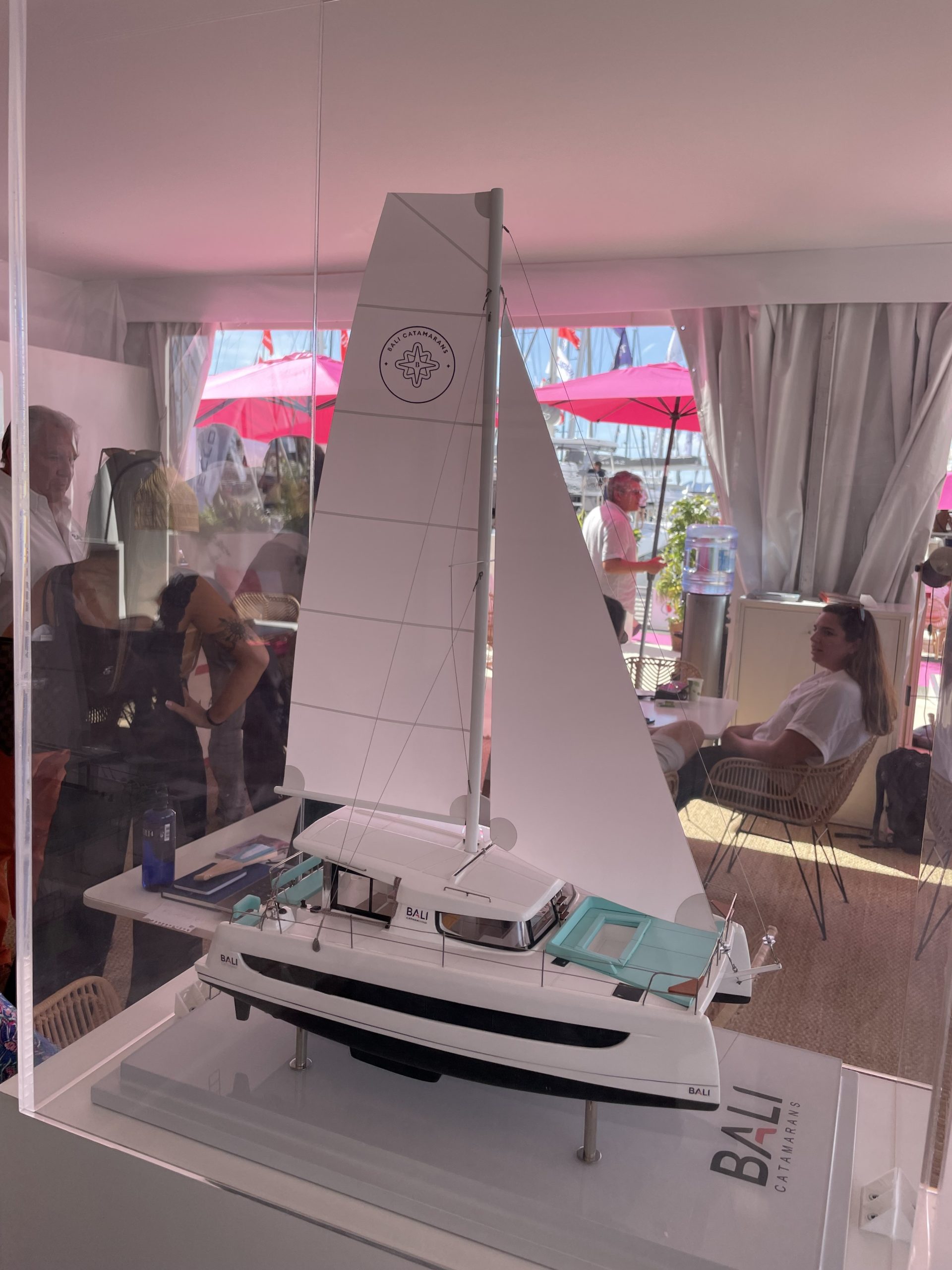 Custom Models - Catana - Bali CATSMART 11.78 m custom model - Abordage